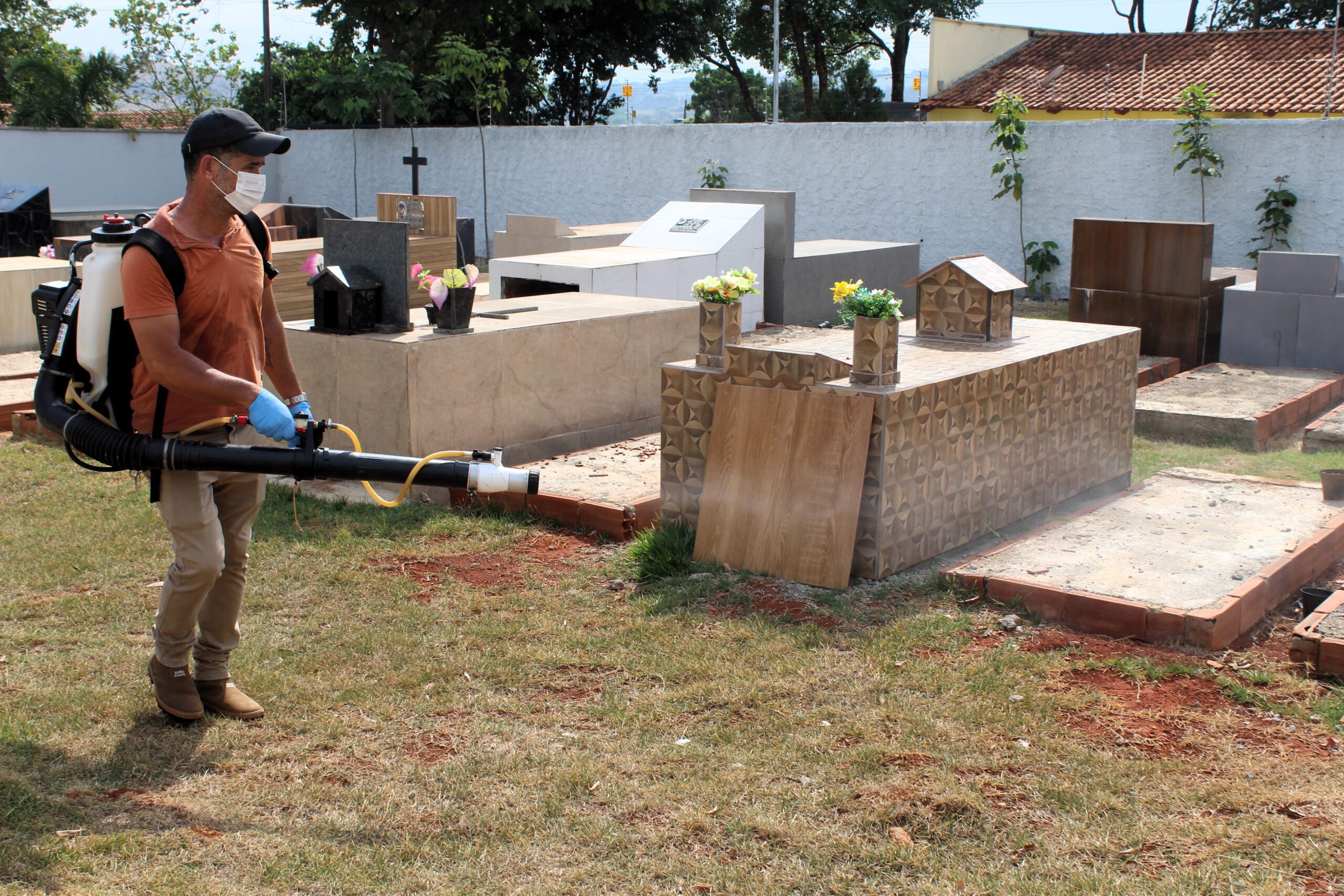 PREFEITURA DE CATURAÍ INTENSIFICA MELHORIAS NO CEMITÉRIO MUNICIPAL PARA O DIA DE FINADOS